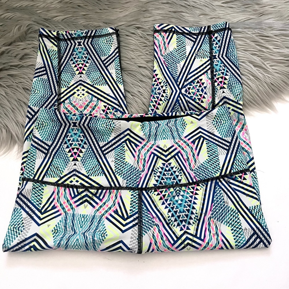 Victorias Secret VSX Sport Knockout Crop Geometric Patterned Leggings